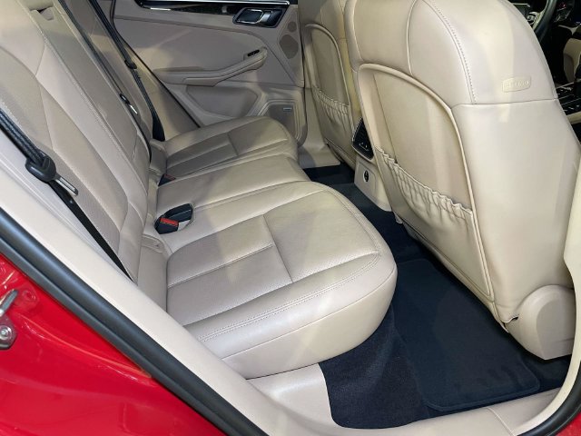 Certified 2022 Porsche Macan AWD/4WD image 22