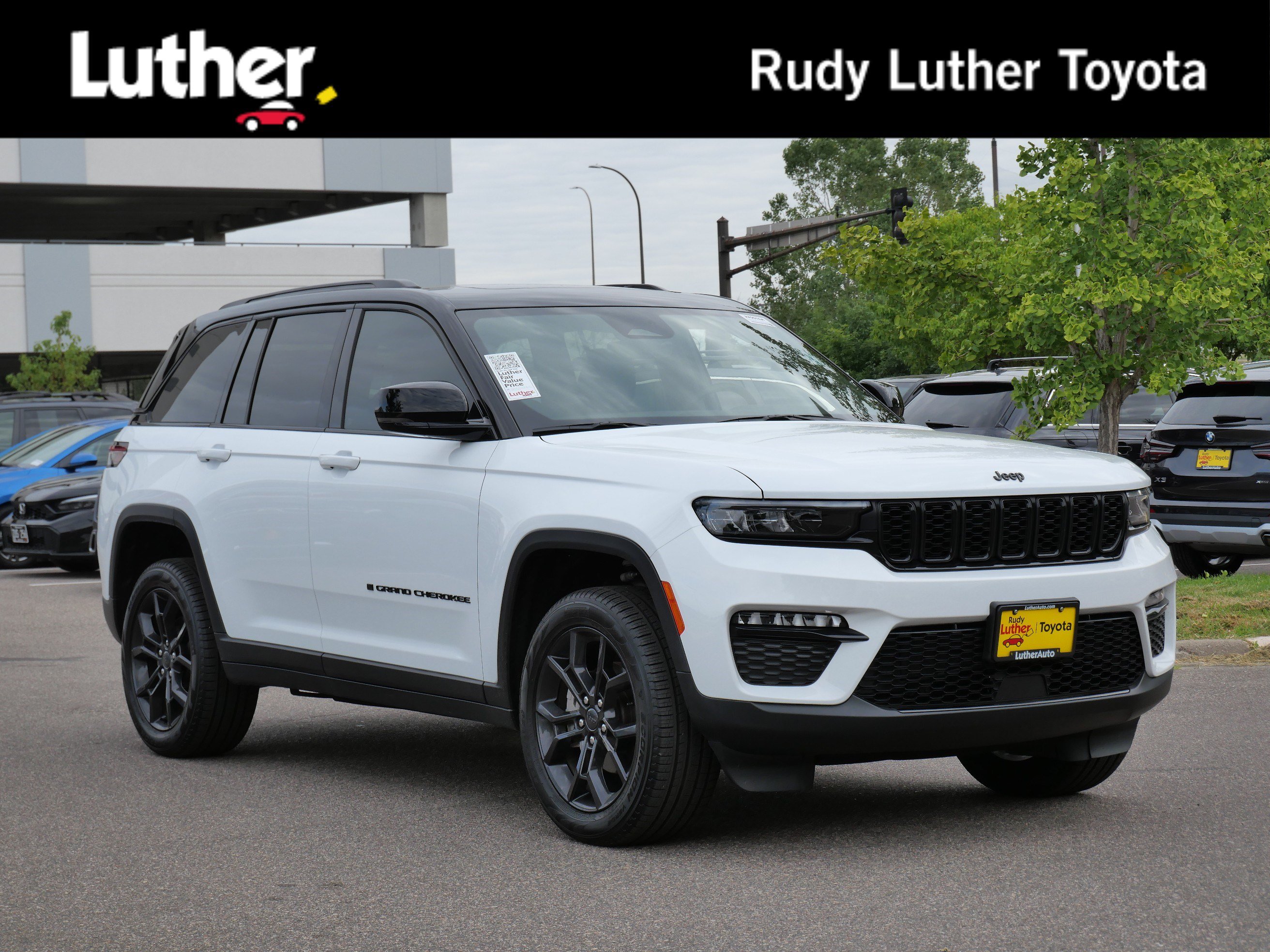 Used 2025 Jeep Grand Cherokee Limited AWD/4WD image 1