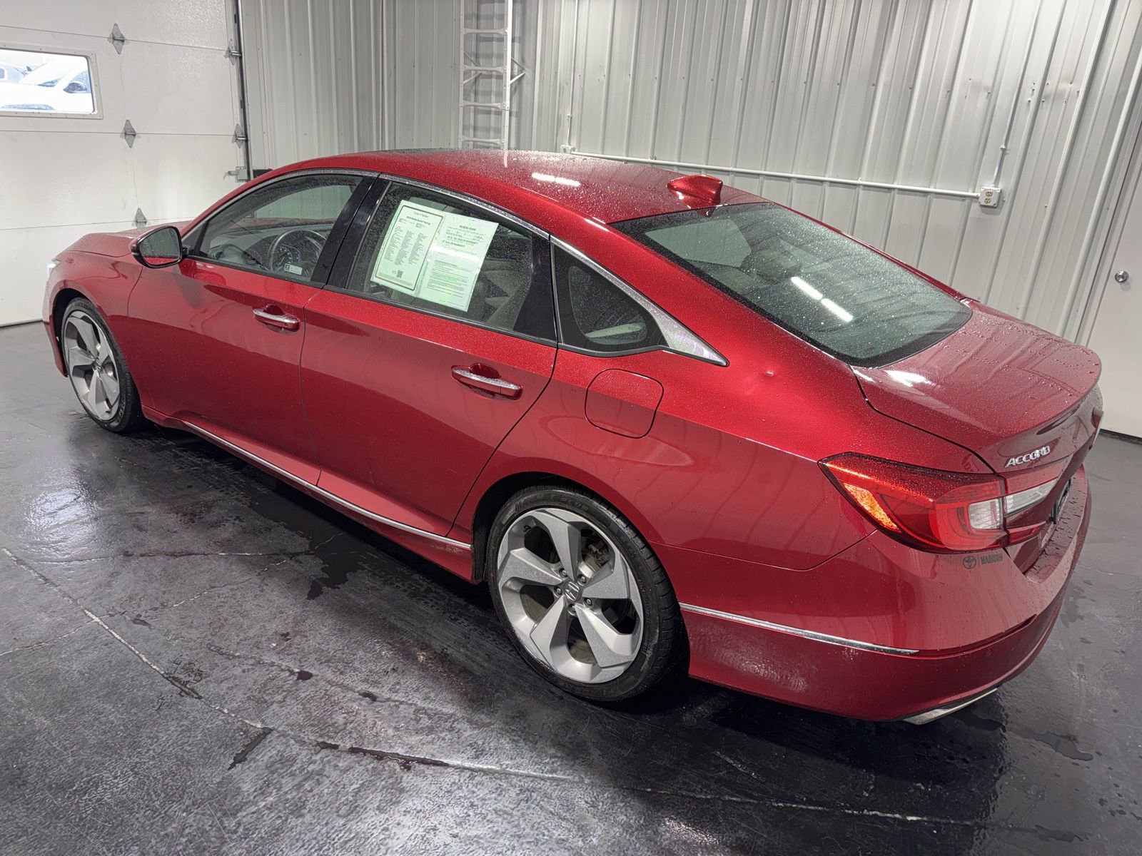 Used 2018 Honda Accord Touring image 2