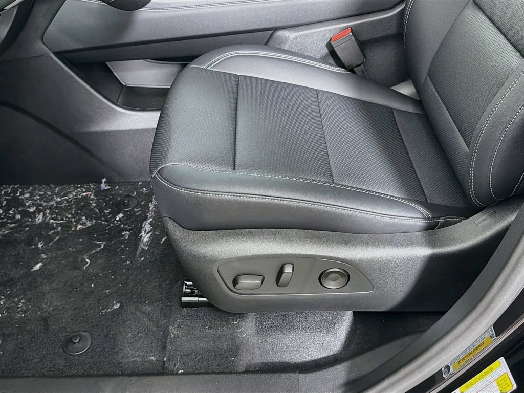 New 2027 Chevrolet Traverse LT w/ Sun and Wheel Package FWD image 19