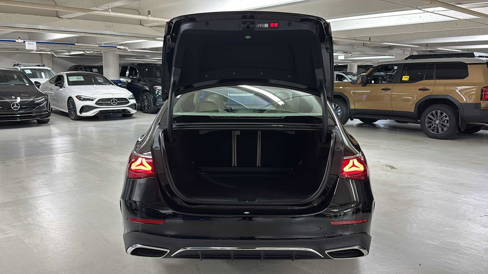 New 2027 Mercedes-Benz E 350 4MATIC Sedan image 32