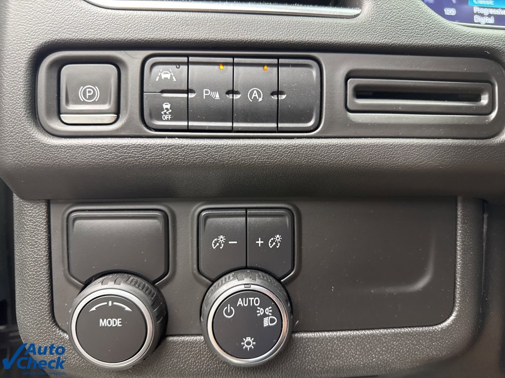 Used 2023 Chevrolet Suburban Premier image 24