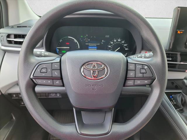 Used 2026 Toyota Sienna LE FWD image 17
