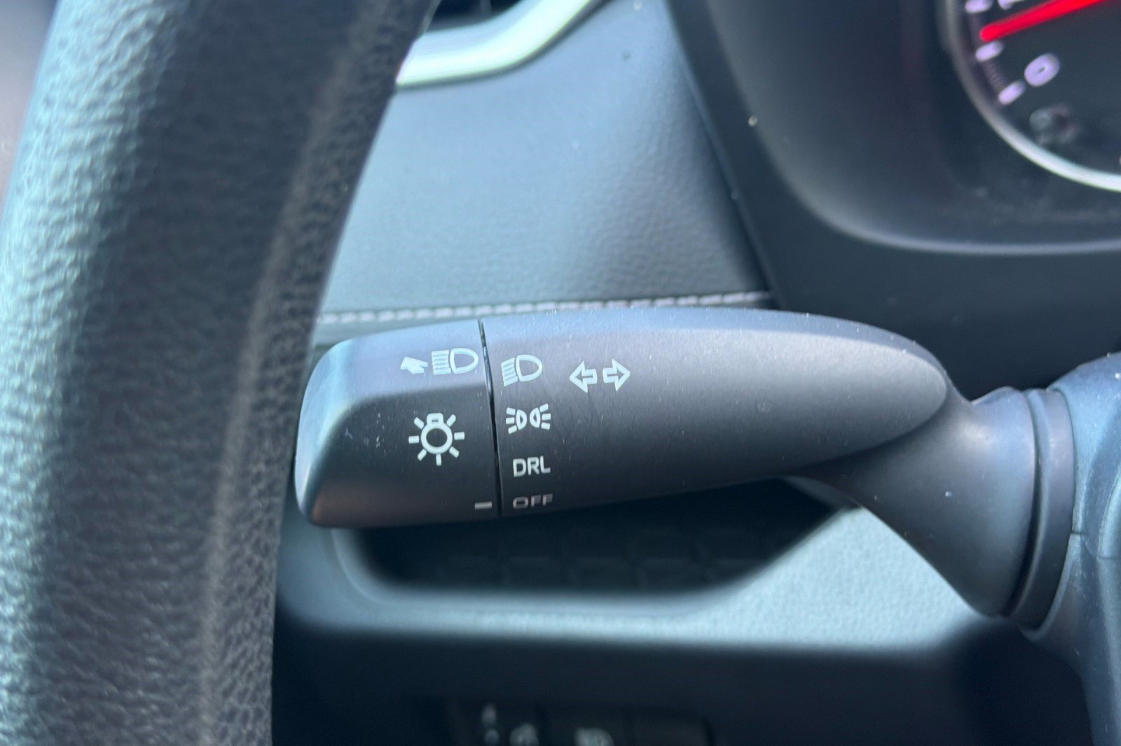 Used 2019 Toyota RAV4 LE w/ Carpet Mat Package FWD image 30
