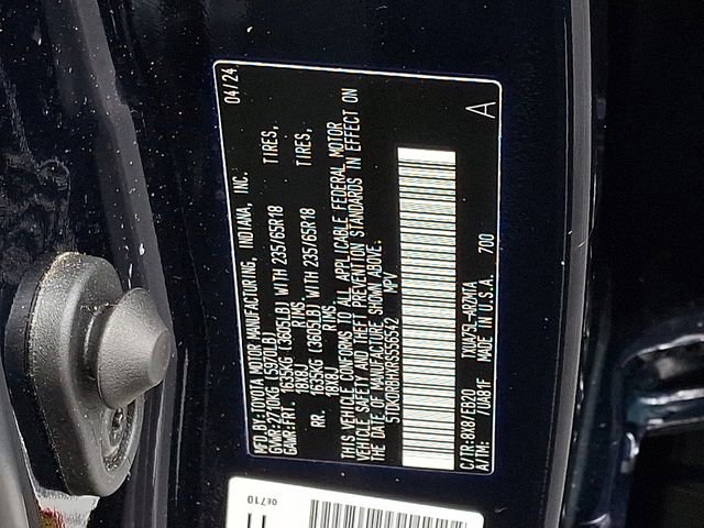 Used 2024 Toyota Highlander XLE image 32