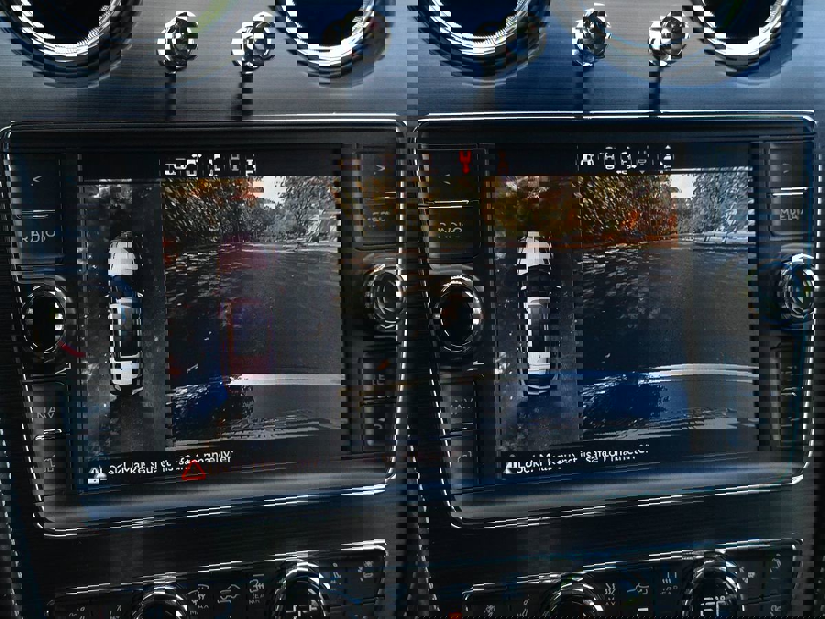 Used 2020 Bentley Bentayga Plug-In Hybrid image 42