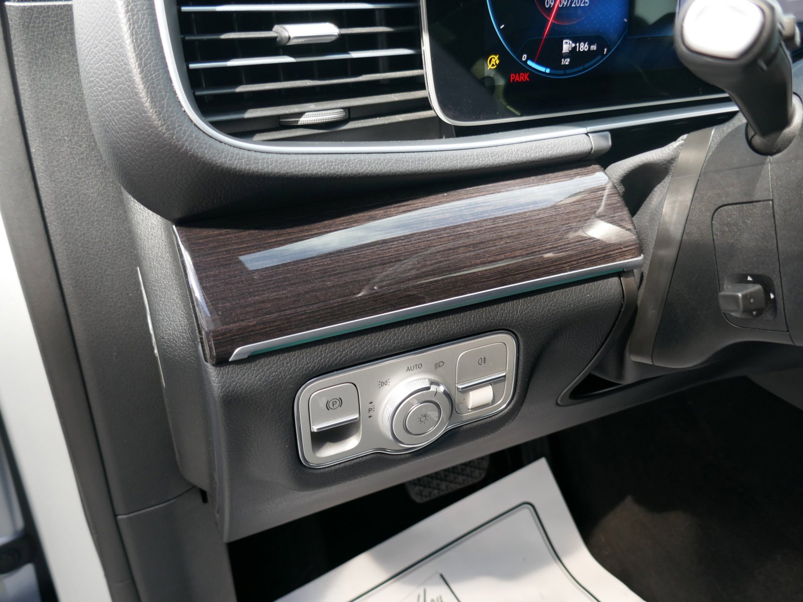 Used 2021 Mercedes-Benz GLE 350 4MATIC image 11