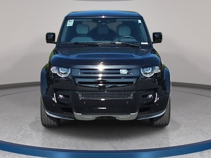 Used 2025 Land Rover Defender 110 V8 AWD/4WD image 2