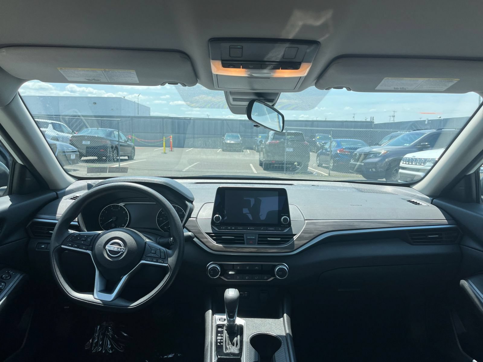 Used 2025 Nissan Altima 2.5 SV FWD image 33