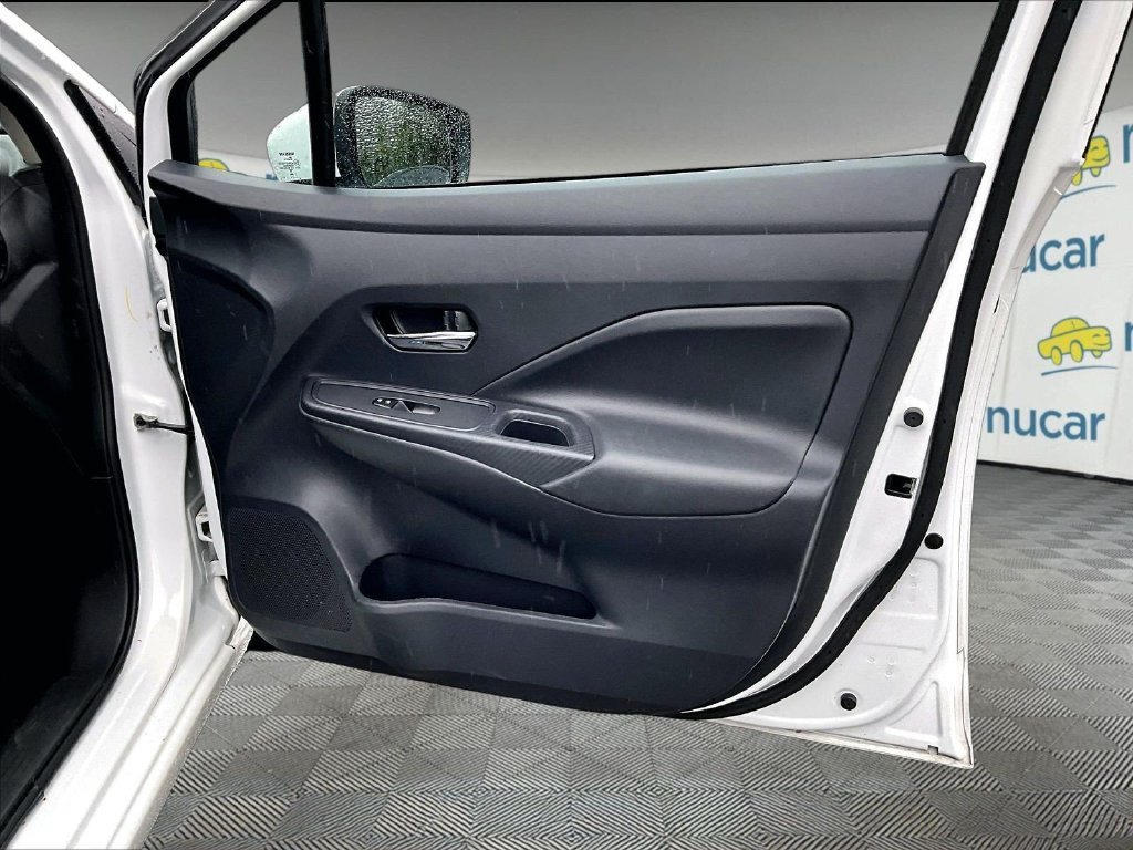 Used 2025 Nissan Versa SV FWD image 12