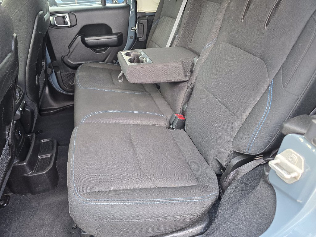Used 2024 Jeep Wrangler Unlimited Rubicon 4xe AWD/4WD image 32