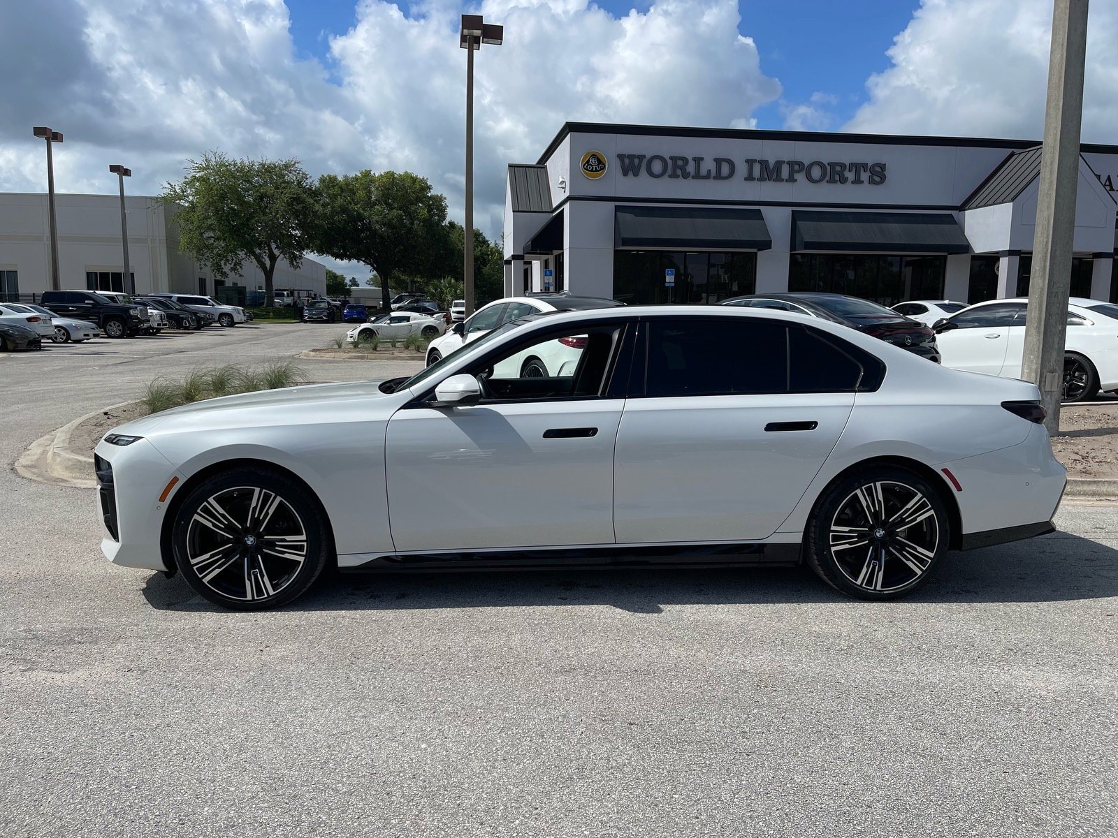 Used 2024 BMW i7 xDrive60 AWD/4WD image 49