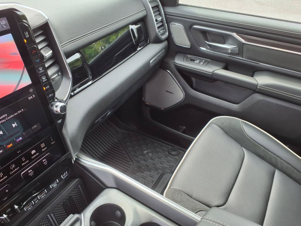 Used 2025 RAM 1500 Laramie AWD/4WD image 16