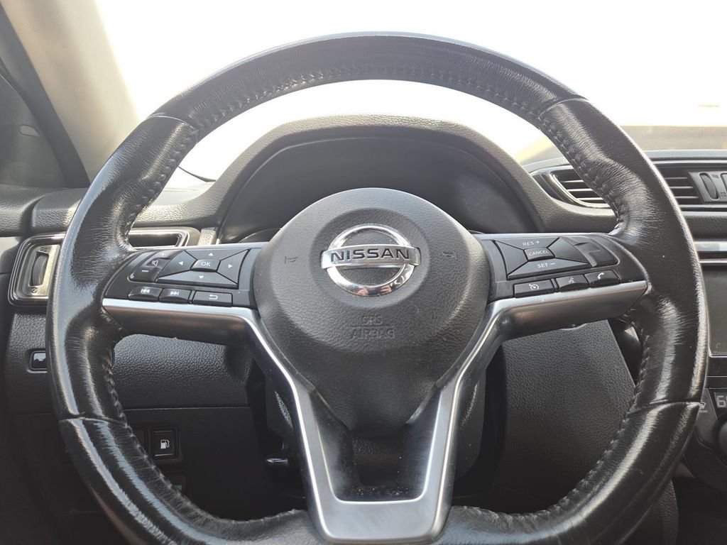 Used 2020 Nissan Rogue SV FWD image 23