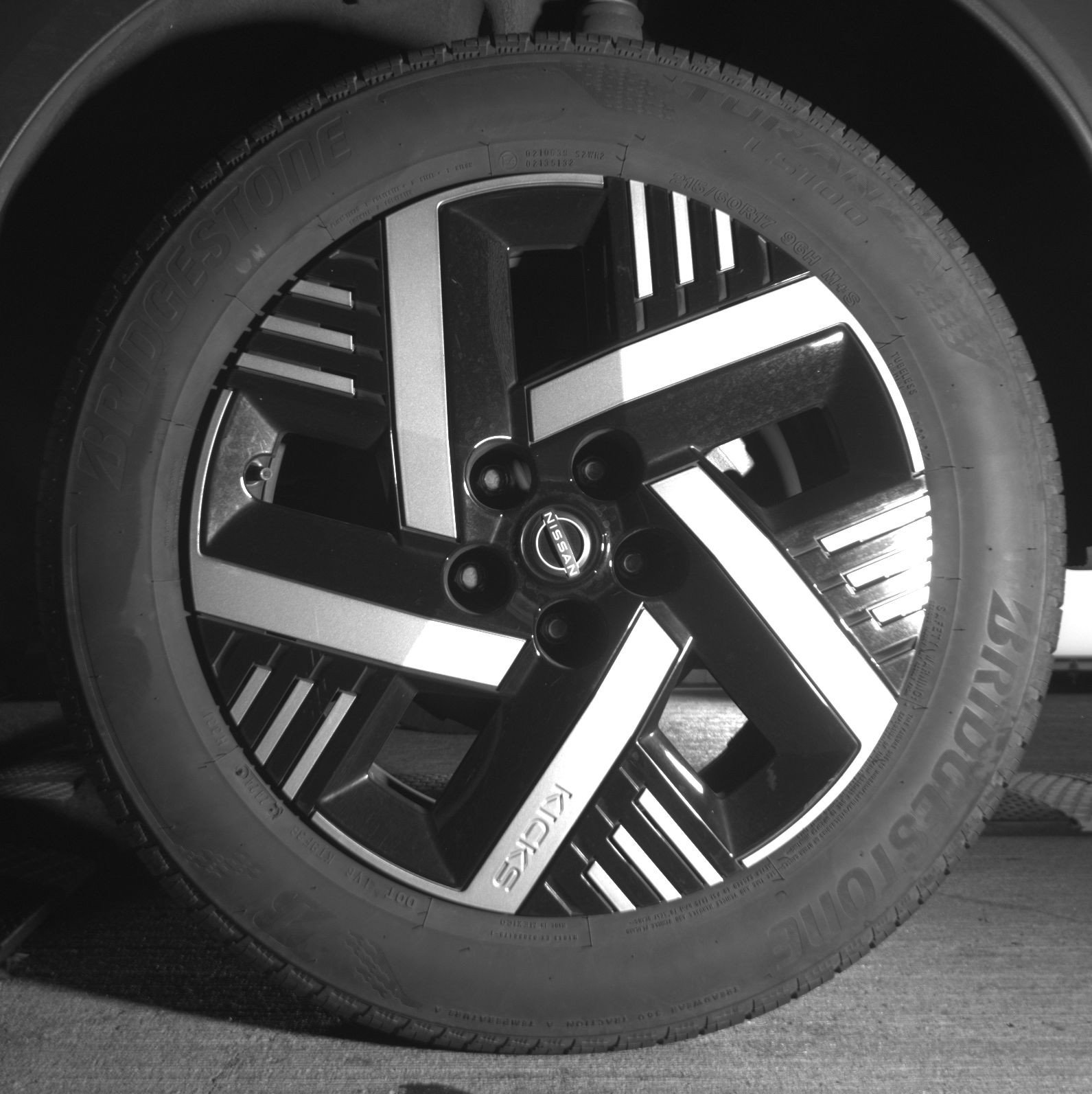 Used 2025 Nissan Kicks SV image 14