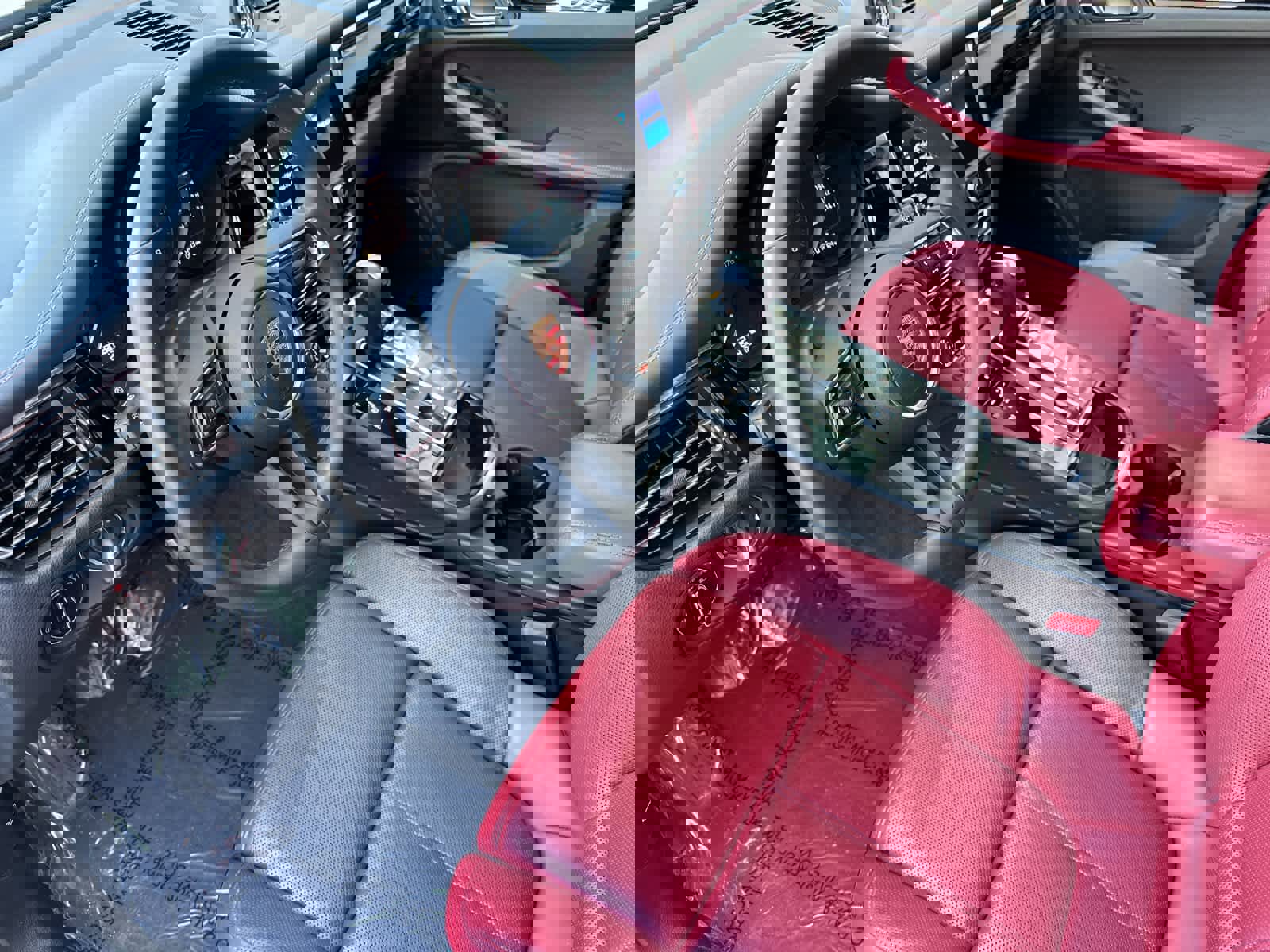 Used 2025 Porsche Macan image 4