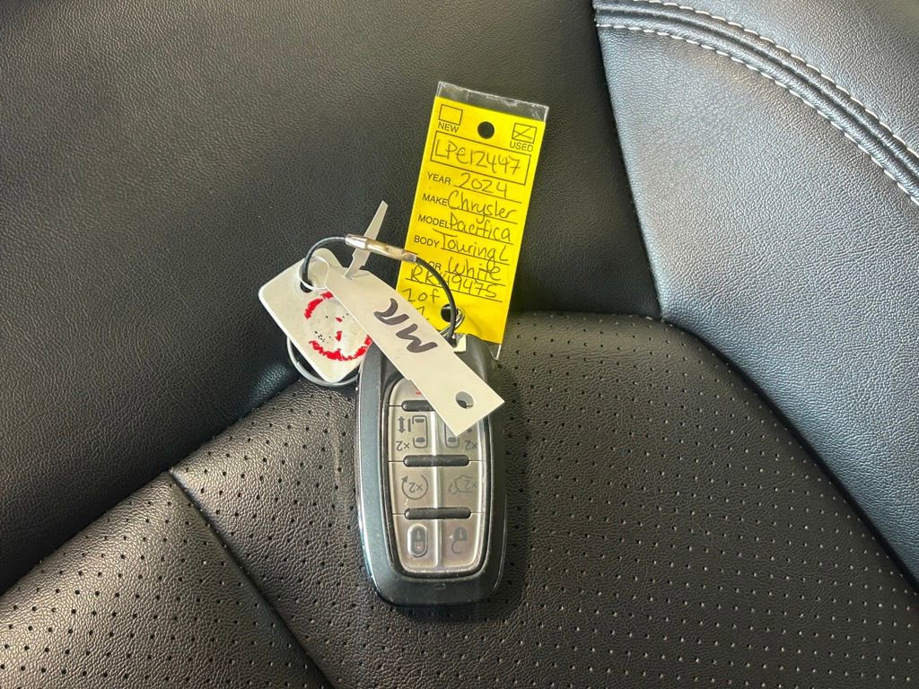 Used 2024 Chrysler Pacifica Touring-L image 44