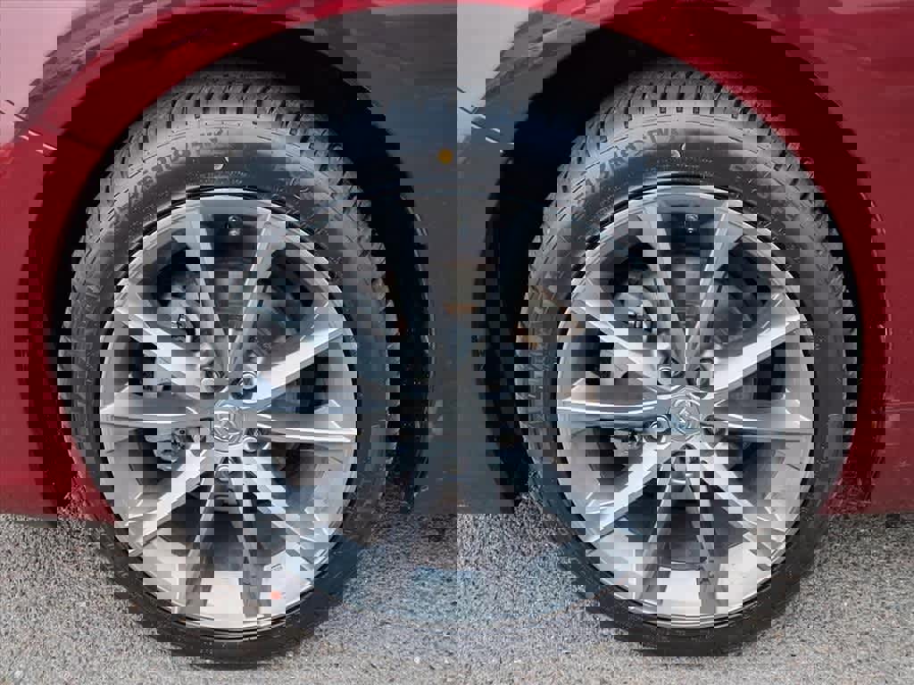 Used 2017 Toyota Camry LE image 7