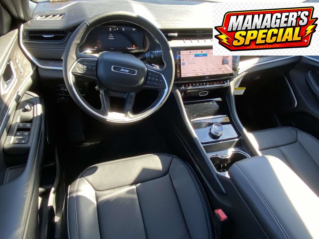 New 2026 Jeep Grand Cherokee Limited w/ Luxury Tech Group II RWD image 36