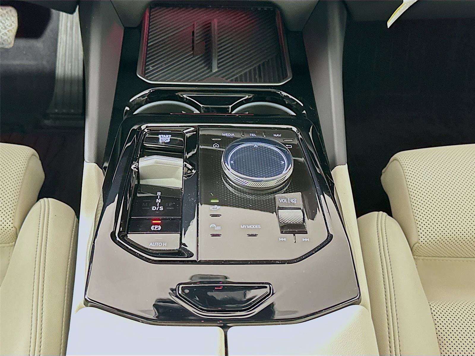 Used 2025 BMW 530i xDrive w/ Premium Package image 17