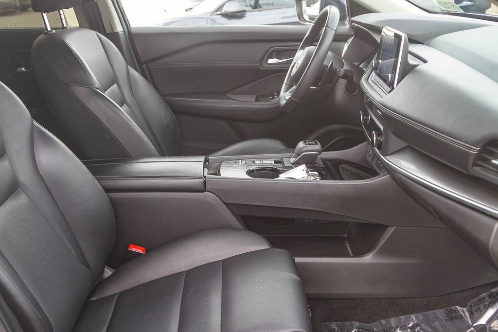 Certified 2024 Nissan Rogue SV w/ SV Premium Package FWD image 14