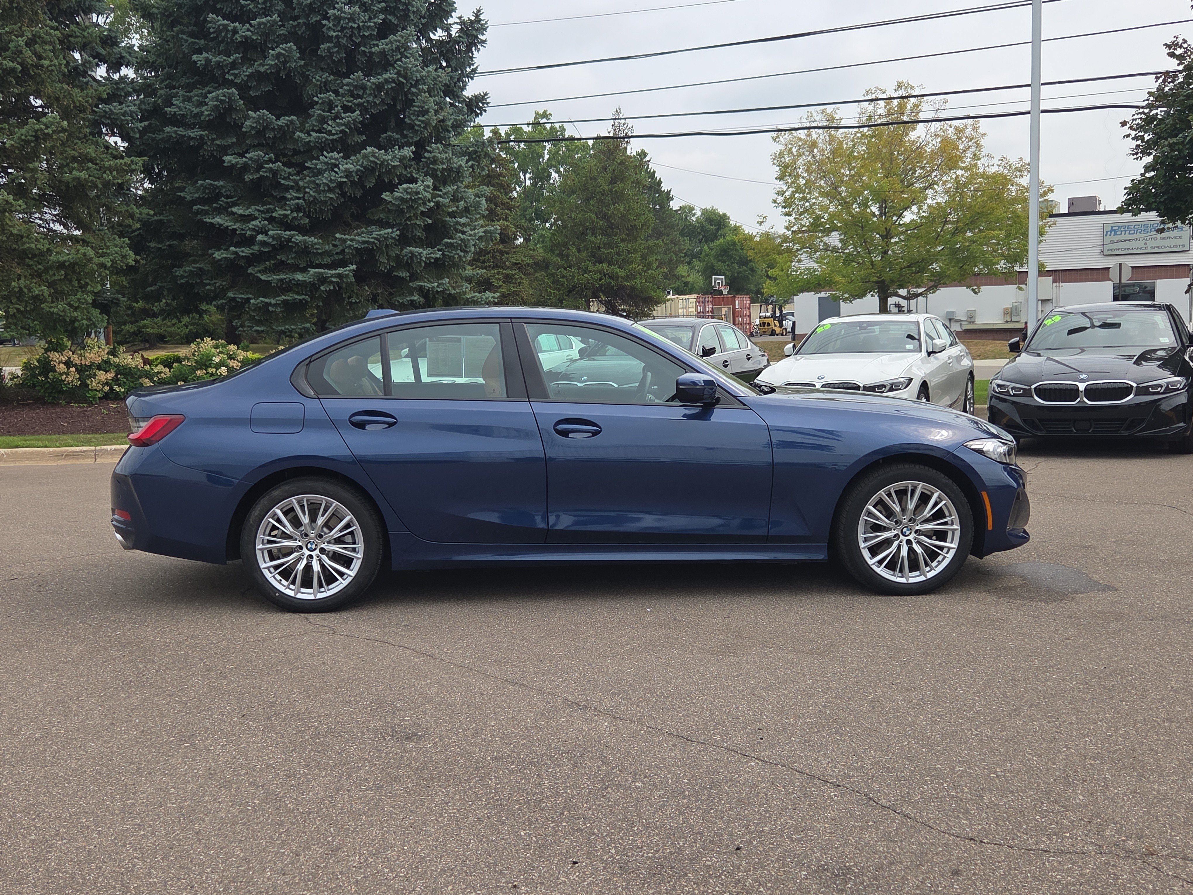 Used 2023 BMW 330i xDrive Sedan w/ Premium Package AWD/4WD image 5