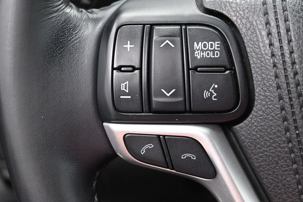 Used 2017 Toyota Highlander SE AWD/4WD image 17