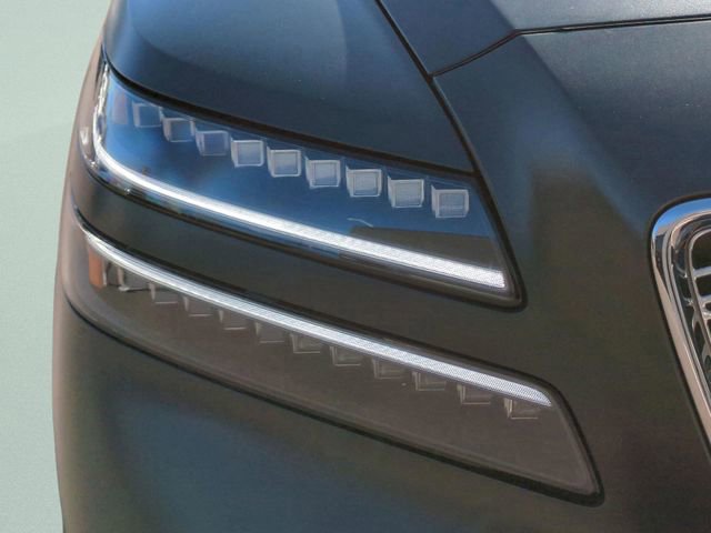 Certified 2025 Genesis GV80 2.5T Standard AWD/4WD image 10