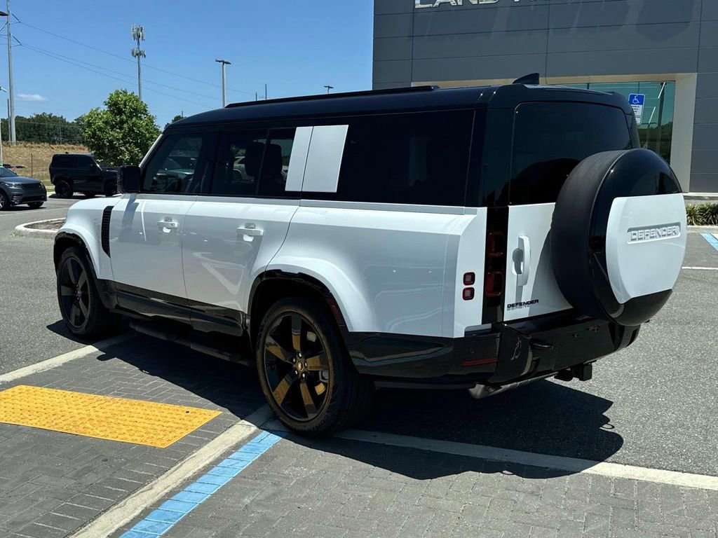 New 2025 Land Rover Defender 130 X-Dynamic SE image 4