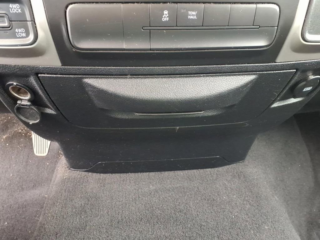 Used 2018 RAM 1500 Classic SLT image 12