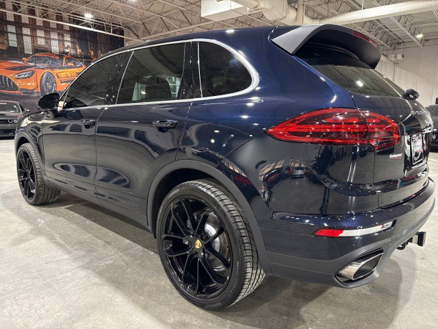 Used 2016 Porsche Cayenne image 40