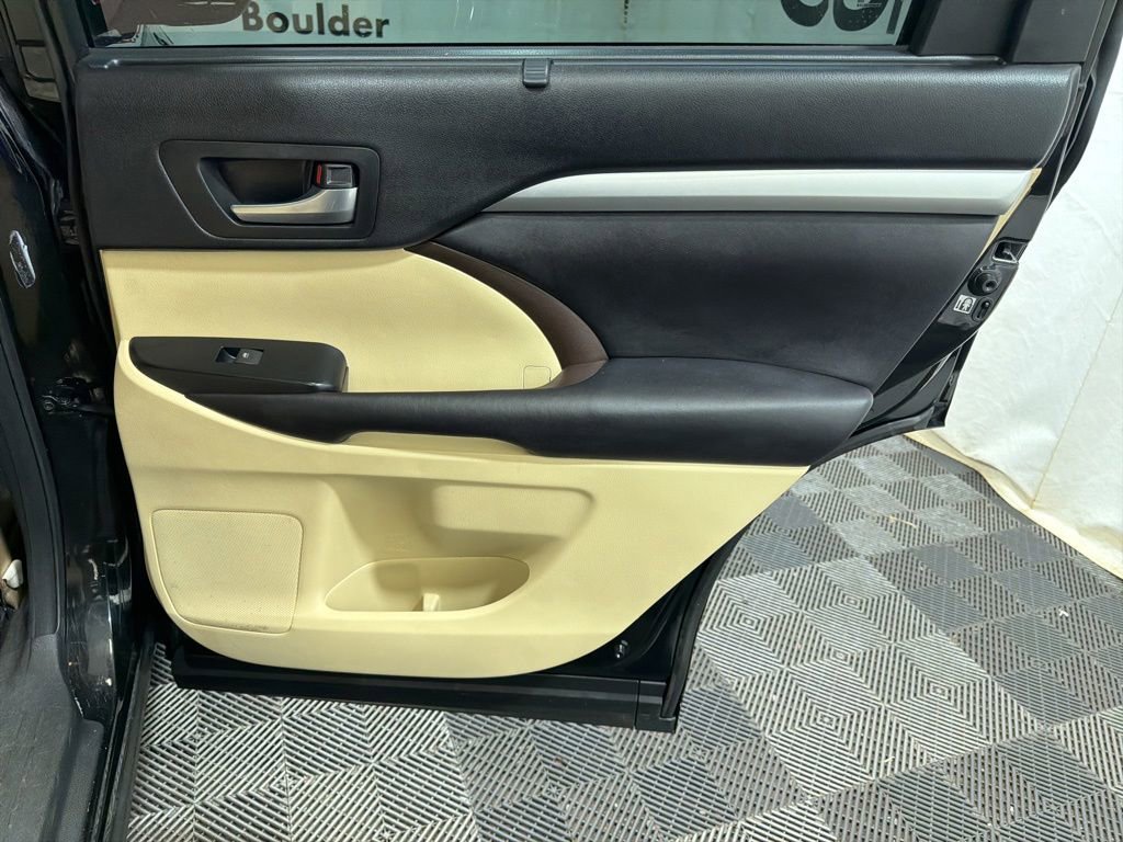 Used 2016 Toyota Highlander XLE AWD/4WD image 14