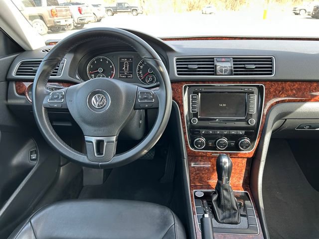 Used 2013 Volkswagen Passat 2.5 SEL Premium image 13