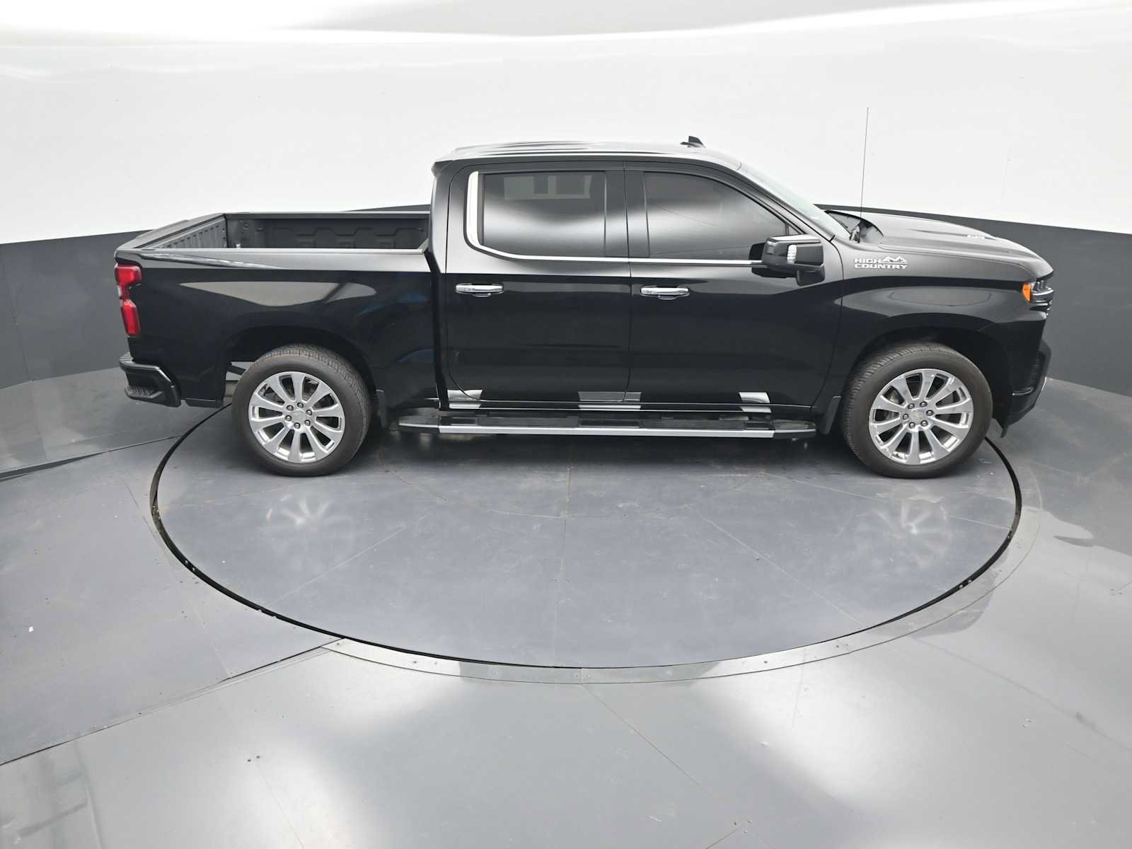 Used 2021 Chevrolet Silverado 1500 High Country w/ Technology Package AWD/4WD image 32