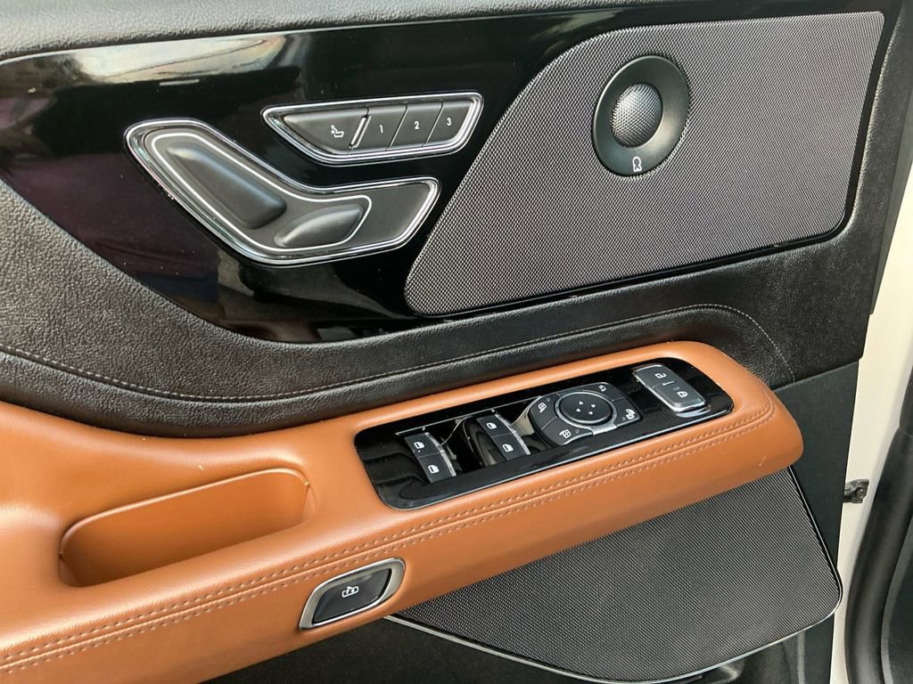 Used 2024 Lincoln Aviator Reserve w/ Equipment Group 201A image 16