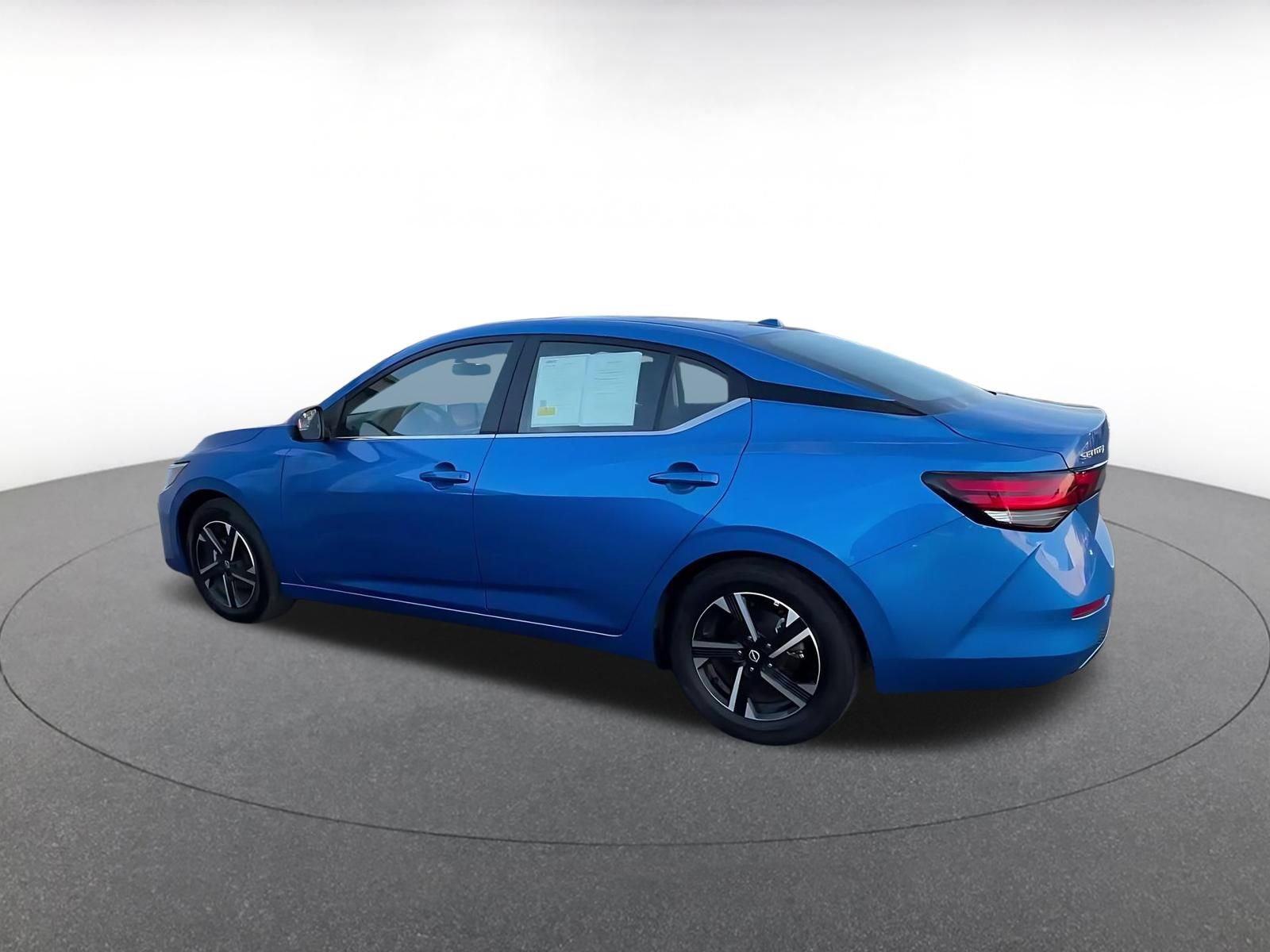 Used 2025 Nissan Sentra SV FWD image 8