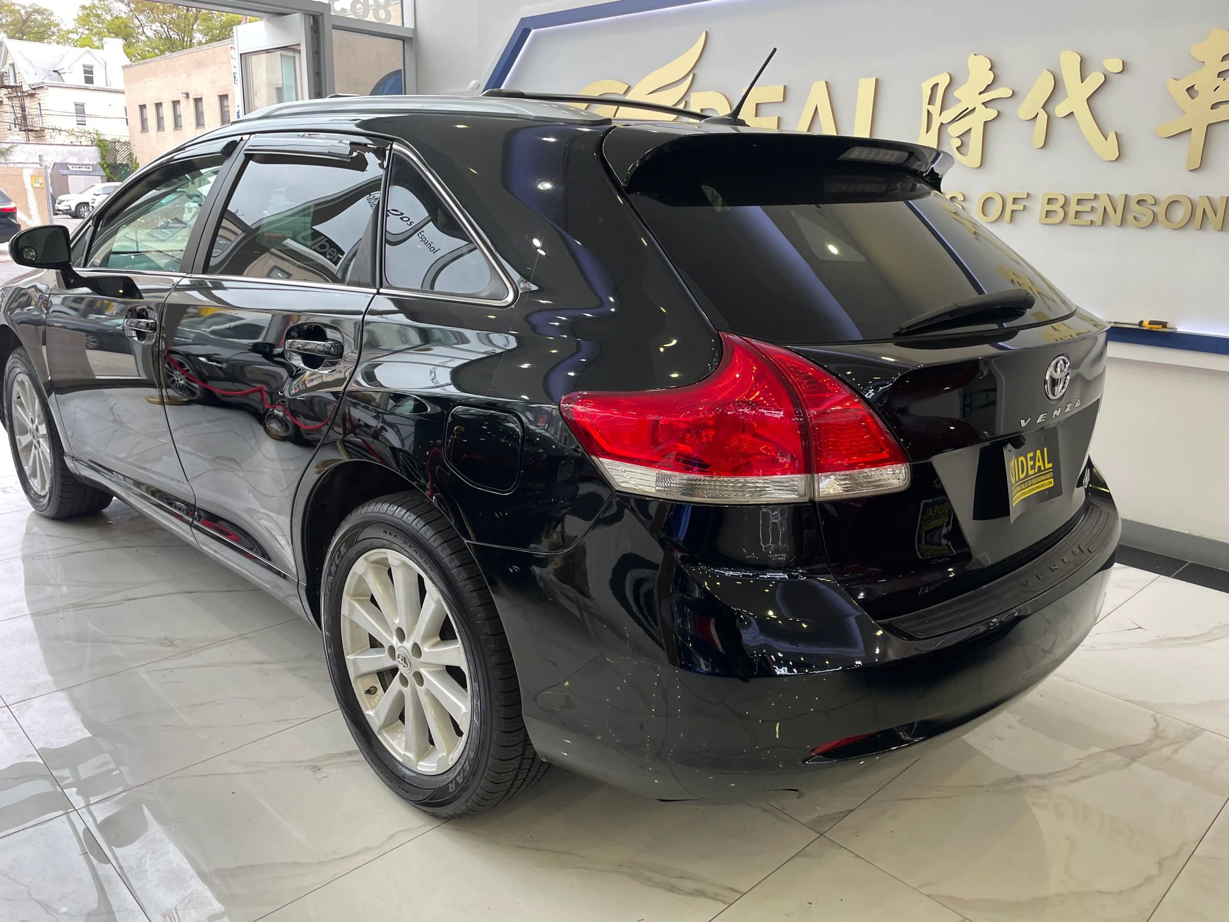 Used 2012 Toyota Venza LE AWD/4WD image 5