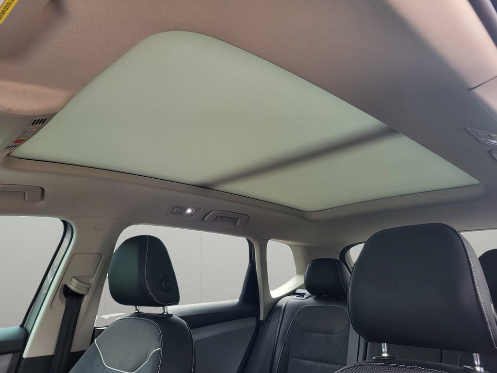 Used 2023 Volkswagen Taos SE w/ Panoramic Sunroof Package FWD image 14