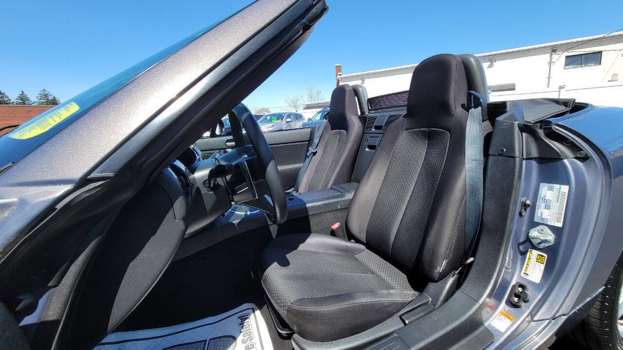 Used 2006 MAZDA MX-5 Miata Touring RWD image 20