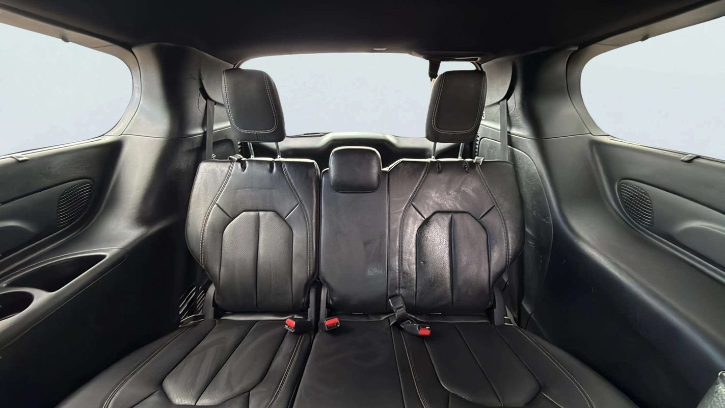Used 2022 Chrysler Pacifica Touring-L w/ Uconnect Theater Family Group AWD/4WD image 16