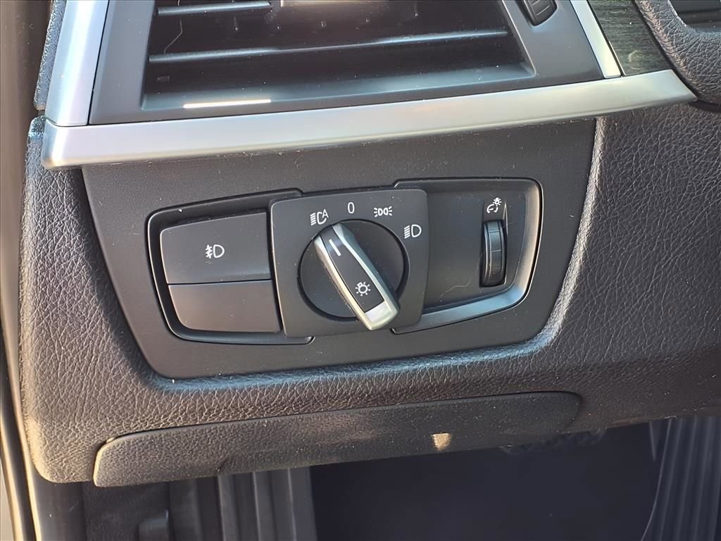 Used 2018 BMW 330i xDrive Sedan w/ Convenience Package image 15