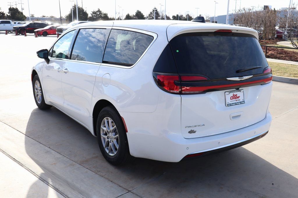 New 2026 Chrysler Pacifica Select FWD image 23