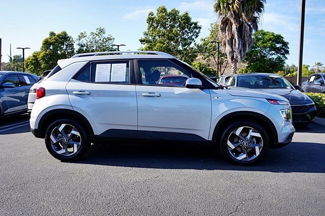 Used 2021 Hyundai Venue SEL FWD image 7