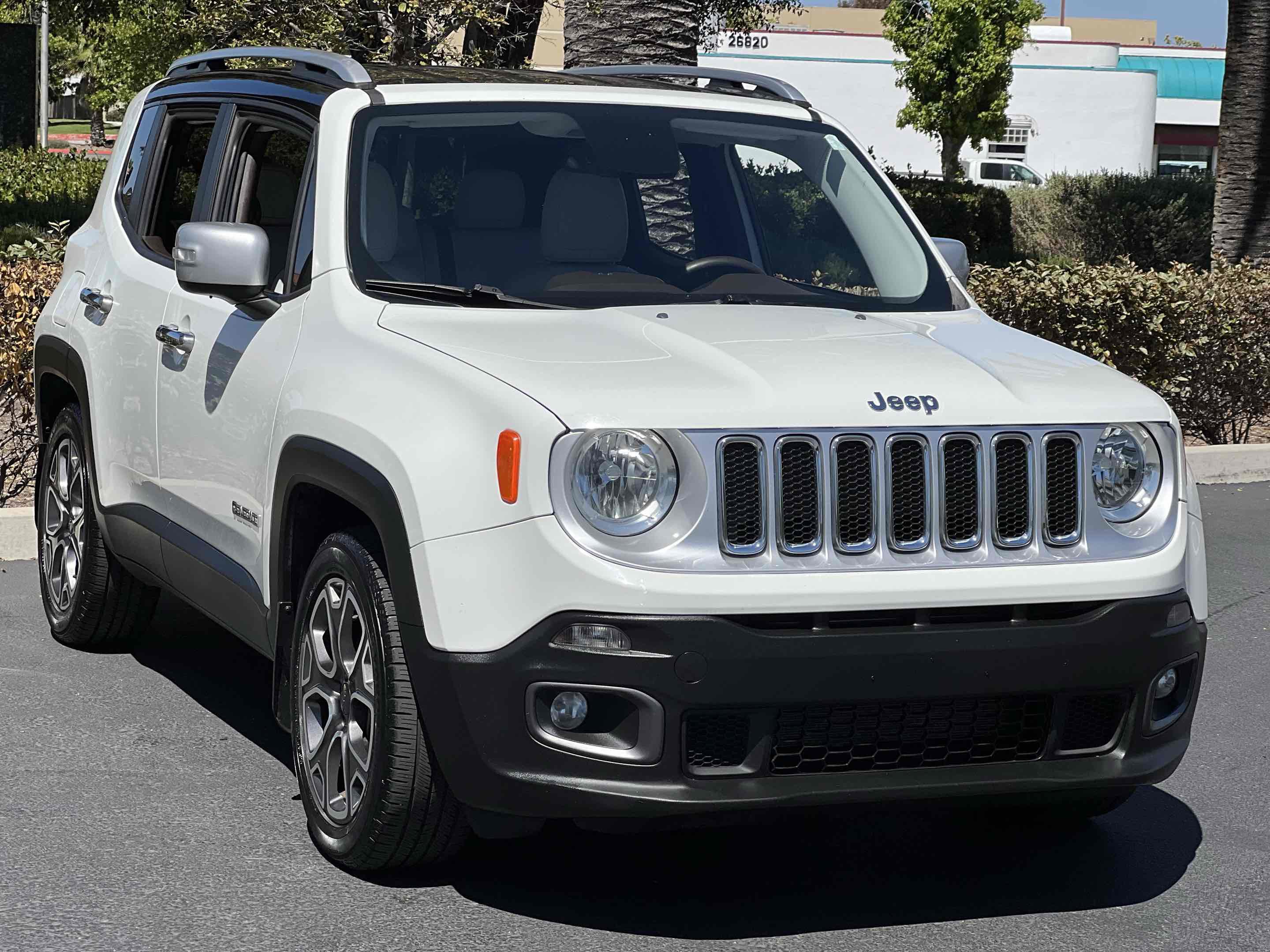 Used 2017 Jeep Renegade Limited FWD image 15