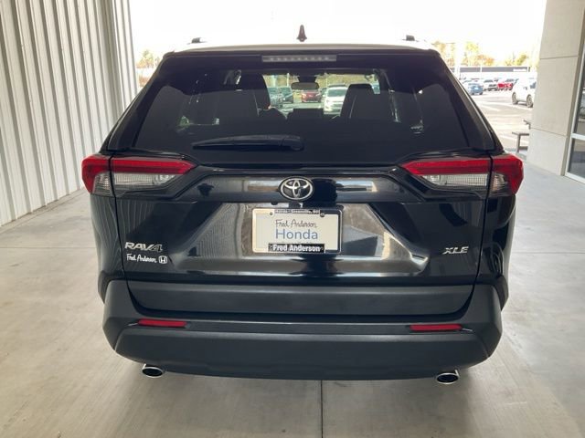 Used 2019 Toyota RAV4 XLE Premium image 24
