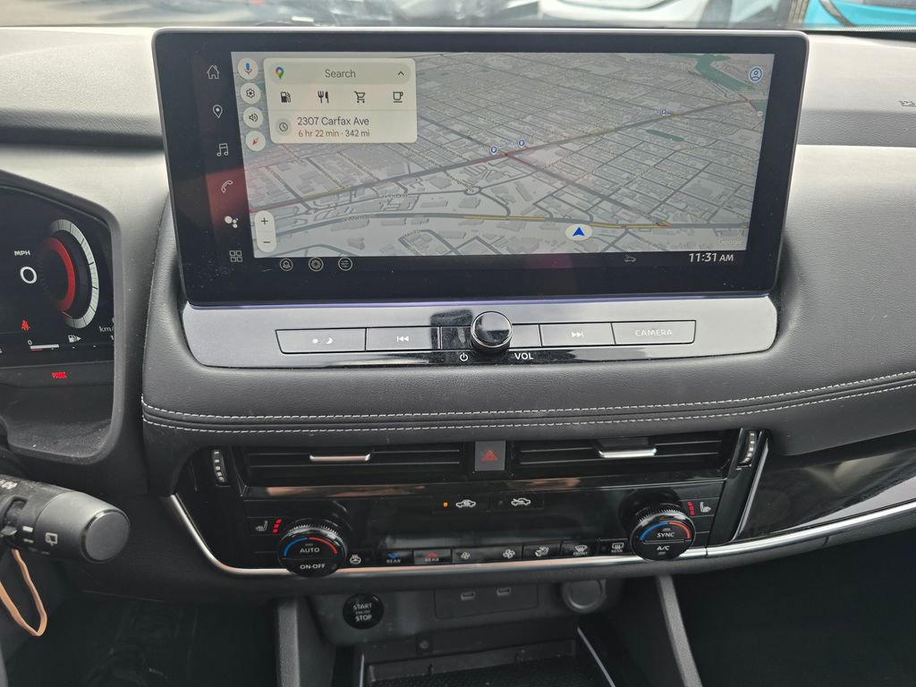 Used 2025 Nissan Rogue SL w/ Tech Package image 8