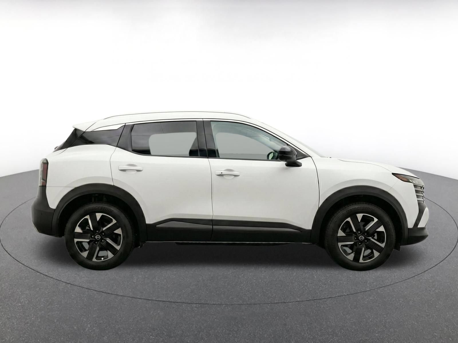 Used 2026 Nissan Kicks SV w/ Cold Weather Package AWD/4WD image 8