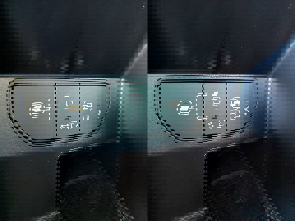 Certified 2025 Kia Sorento S image 21