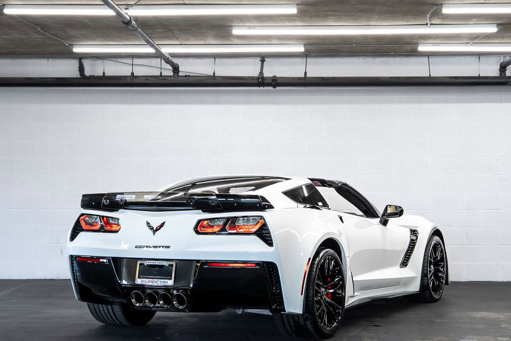 Used 2015 Chevrolet Corvette Z06 w/ 3LZ Preferred Equipment Group image 6