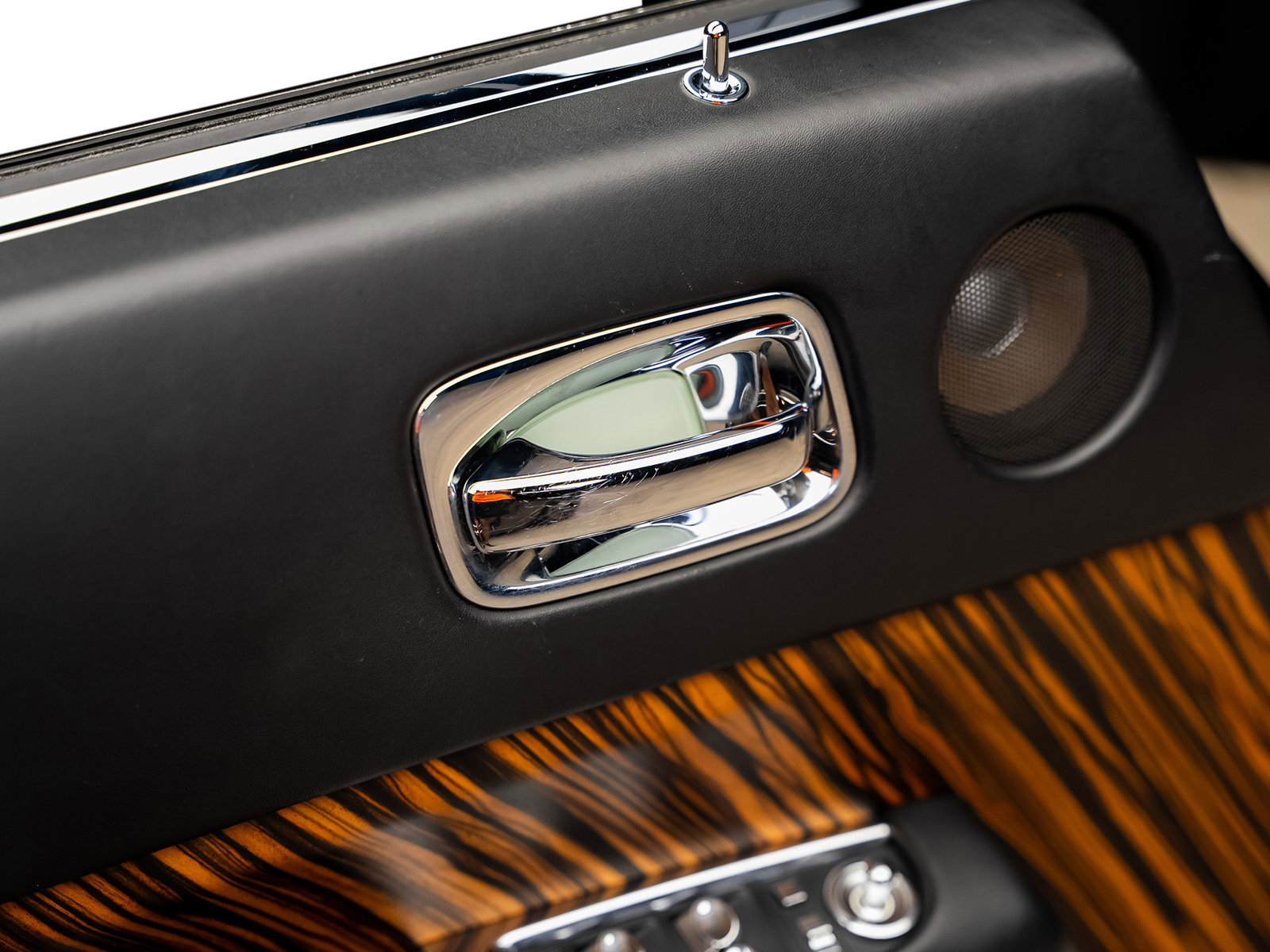 Used 2016 Rolls-Royce Wraith RWD image 60